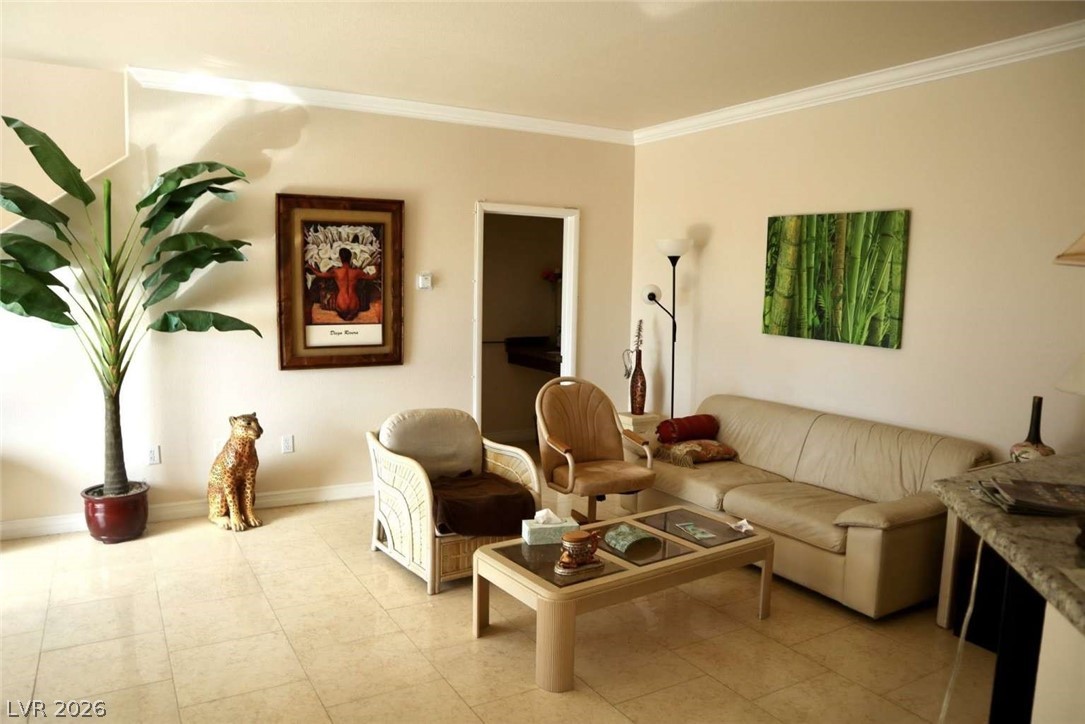 2050 N Los Feliz Street 143