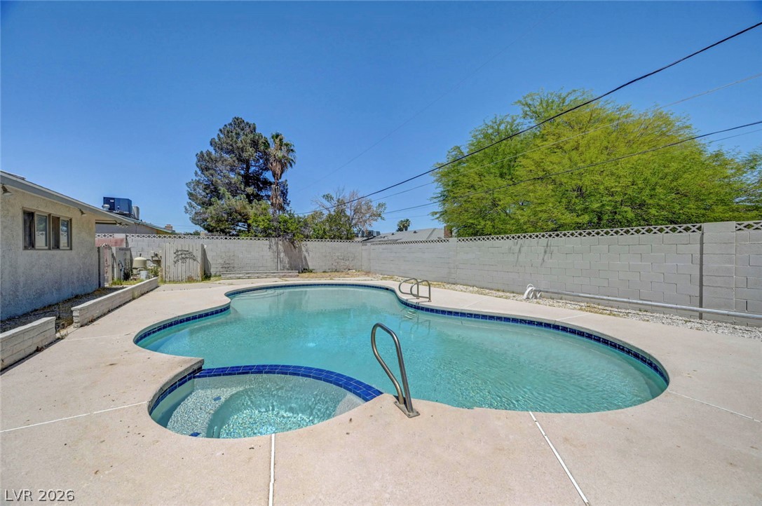 1900 Stonehaven Drive