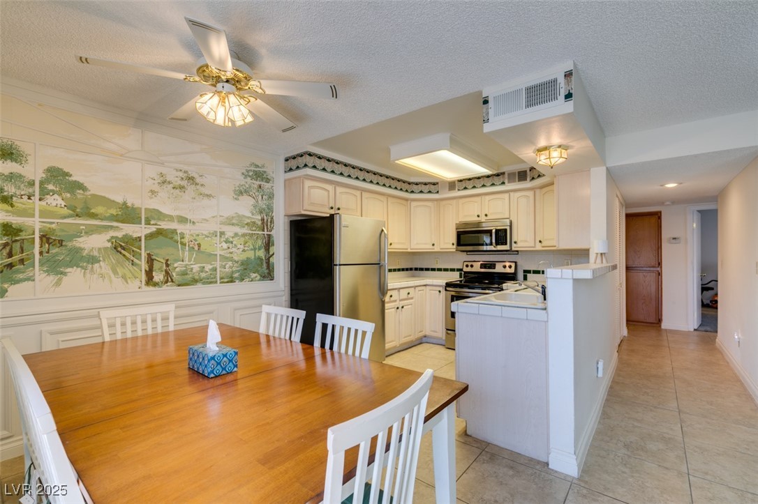 1575 W Warm Springs Road 1114