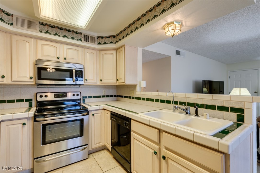 1575 W Warm Springs Road 1114