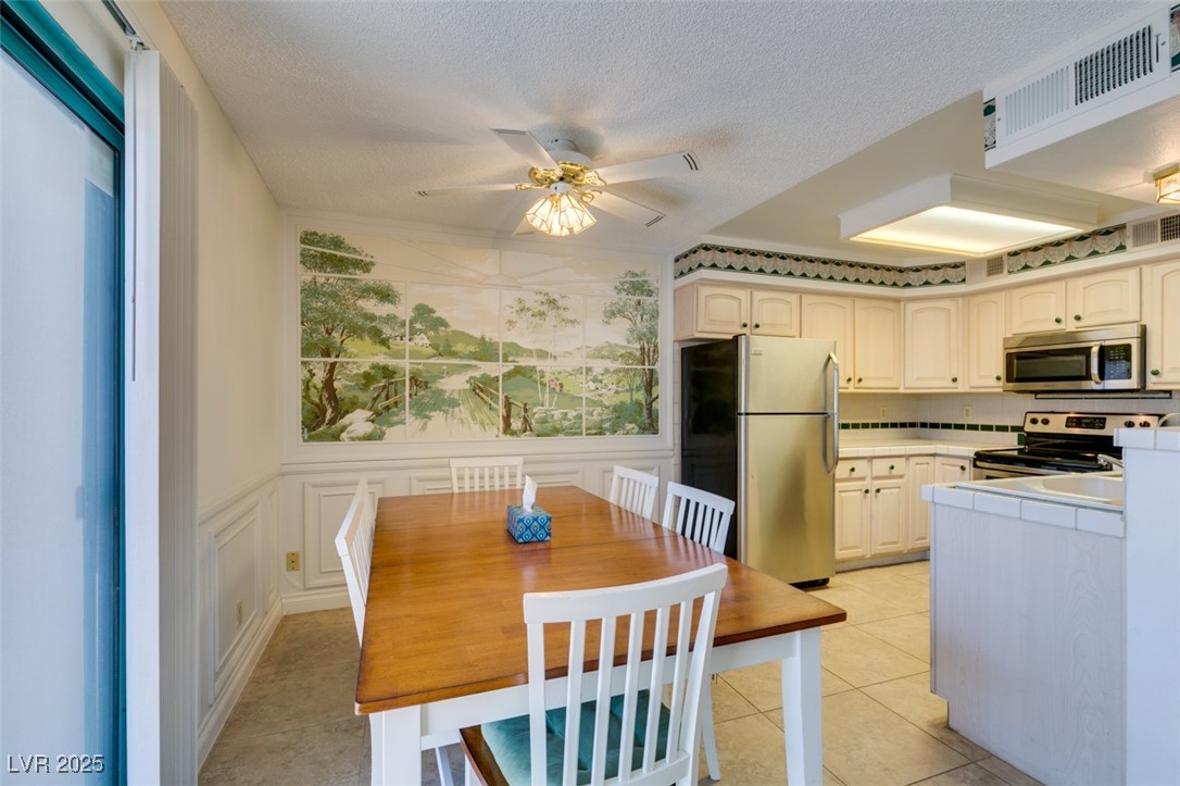 1575 W Warm Springs Road 1114