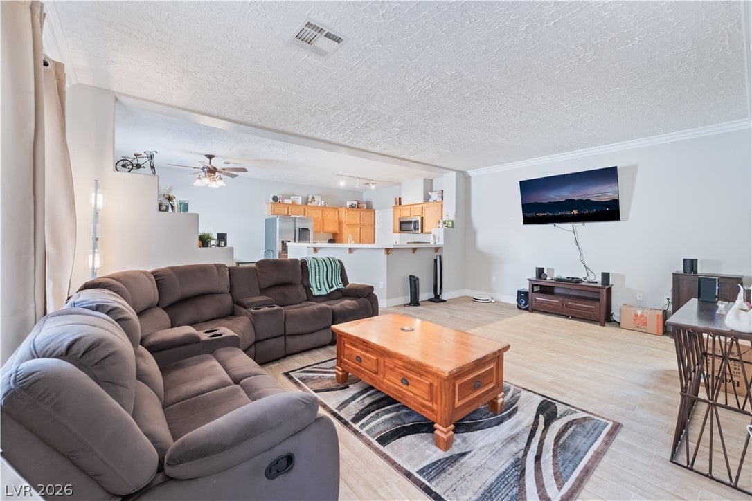 2050 N Los Feliz Street 104