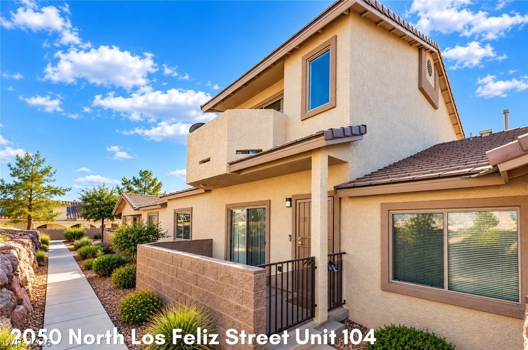 2050 N Los Feliz Street 104