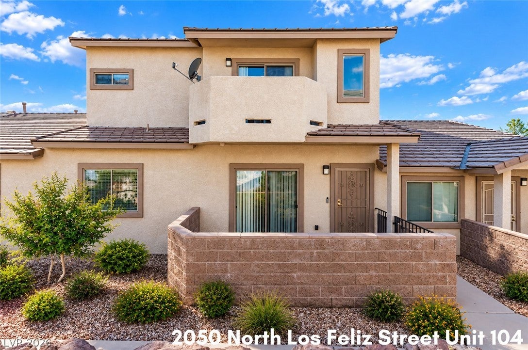2050 N Los Feliz Street 104
