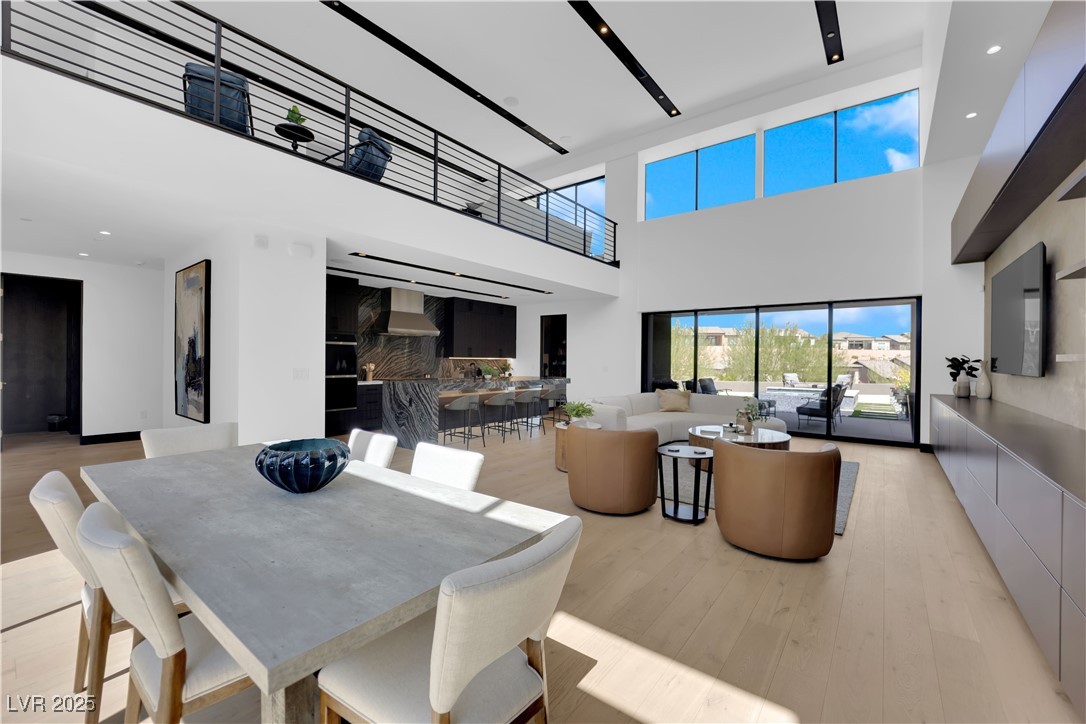 16 Canyon Shores Place