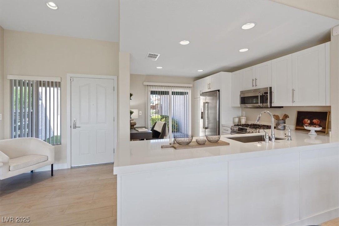 Las Vegas, Nevada 89134, United States, 2 Bedrooms Bedrooms, ,2 BathroomsBathrooms,Residential,Active,216124