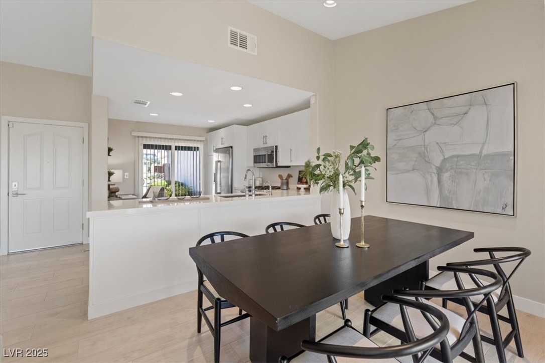 Las Vegas, Nevada 89134, United States, 2 Bedrooms Bedrooms, ,2 BathroomsBathrooms,Residential,Active,216124