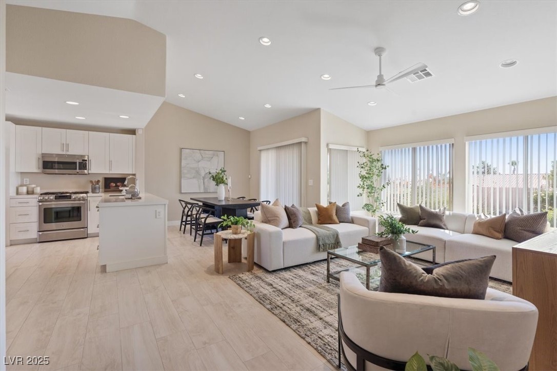 Las Vegas, Nevada 89134, United States, 2 Bedrooms Bedrooms, ,2 BathroomsBathrooms,Residential,Active,216124