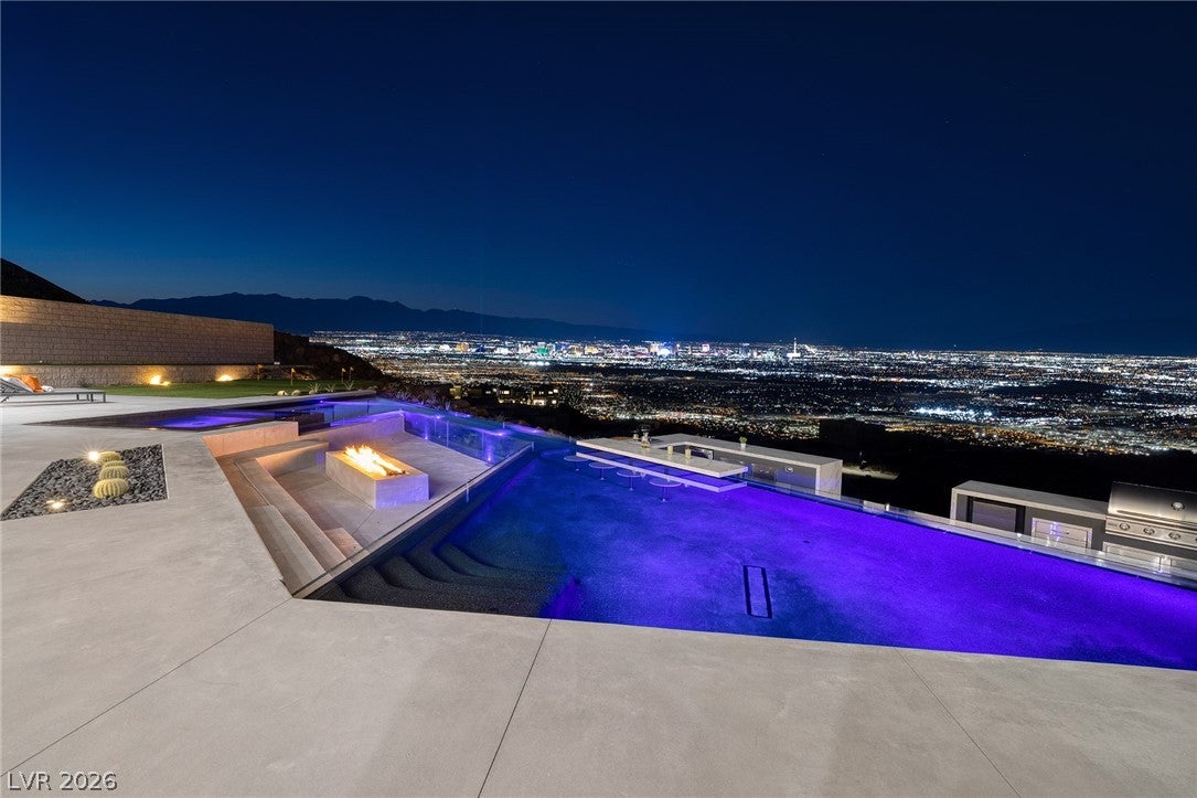 563 Grand Rim Drive
