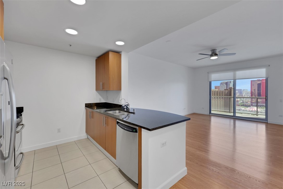 200 W Sahara Avenue 3503