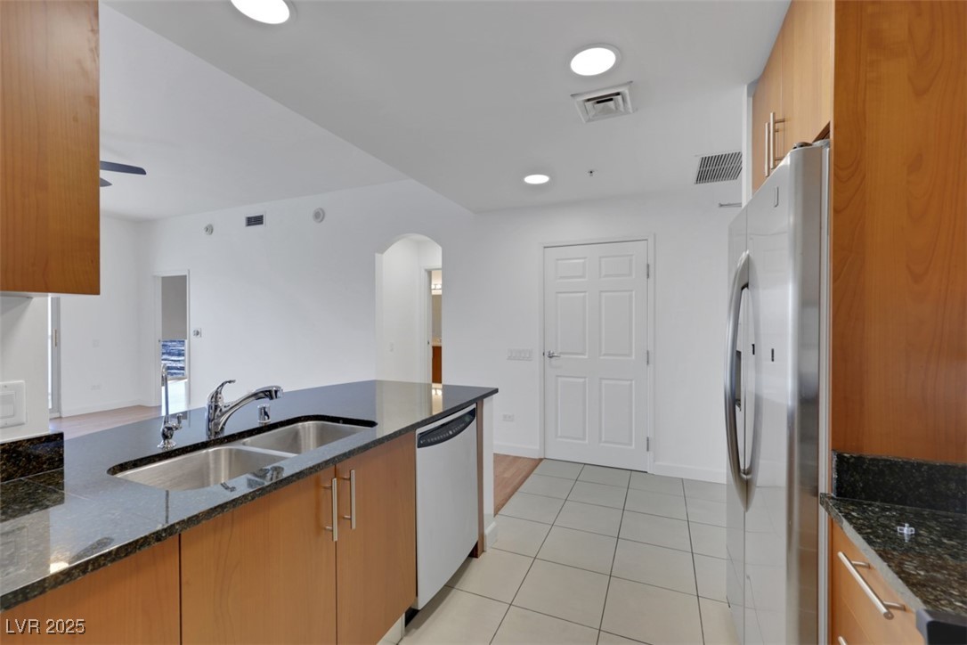 200 W Sahara Avenue 3503