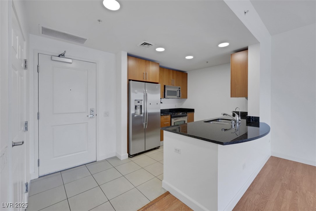 200 W Sahara Avenue 3503