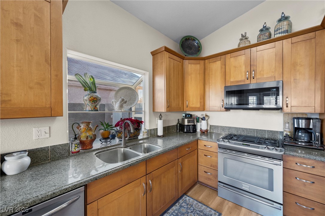 Las Vegas, Nevada 89117, United States, 4 Bedrooms Bedrooms, ,3 BathroomsBathrooms,Residential,Active,79187