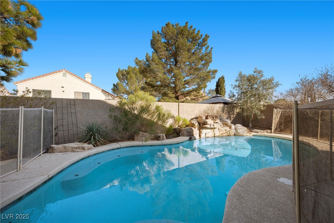 Las Vegas, Nevada 89117, United States, 4 Bedrooms Bedrooms, ,3 BathroomsBathrooms,Residential,Active,79187