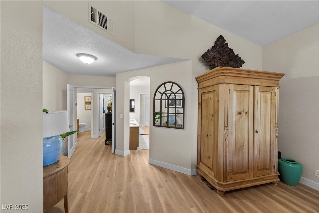 Las Vegas, Nevada 89117, United States, 4 Bedrooms Bedrooms, ,3 BathroomsBathrooms,Residential,Active,79187