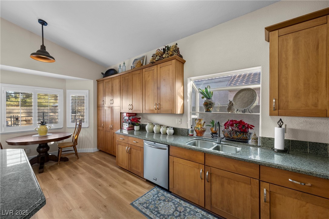 Las Vegas, Nevada 89117, United States, 4 Bedrooms Bedrooms, ,3 BathroomsBathrooms,Residential,Active,79187