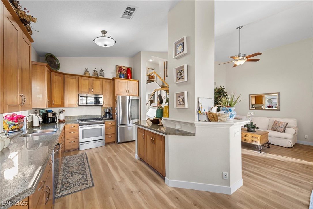 Las Vegas, Nevada 89117, United States, 4 Bedrooms Bedrooms, ,3 BathroomsBathrooms,Residential,Active,79187