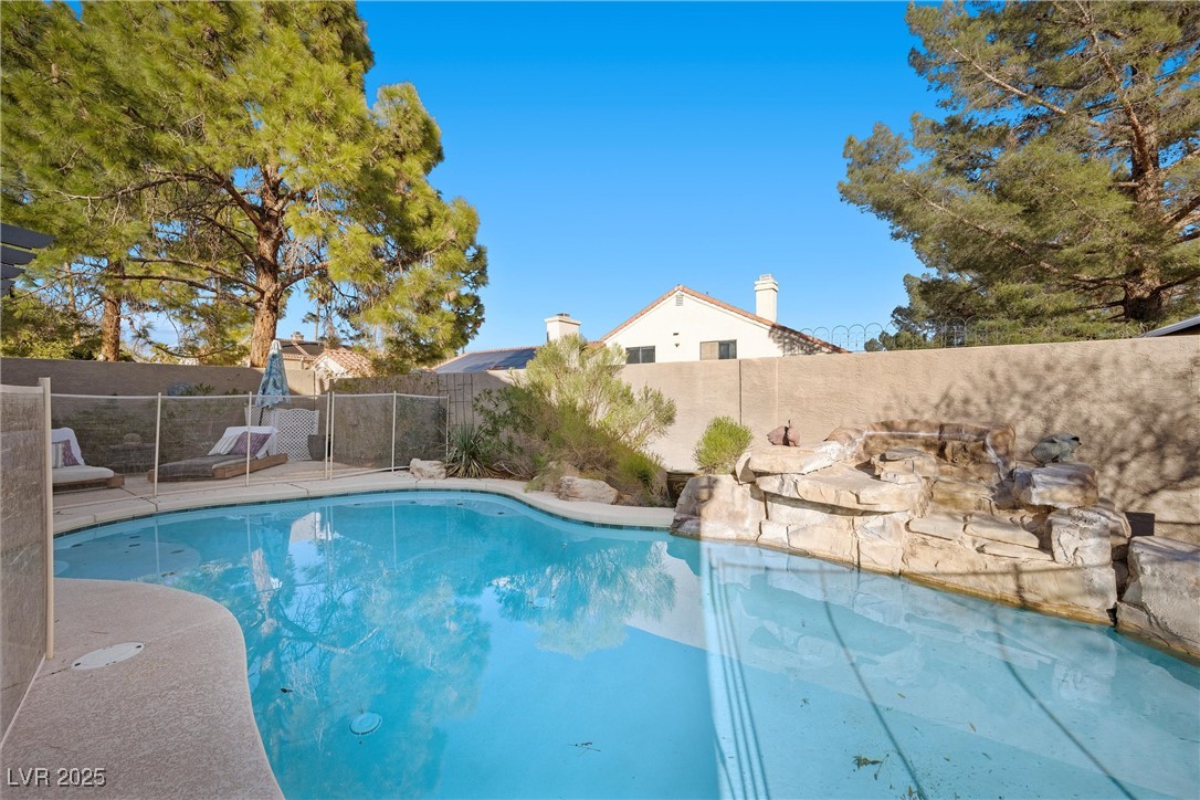 Las Vegas, Nevada 89117, United States, 4 Bedrooms Bedrooms, ,3 BathroomsBathrooms,Residential,Active,79187