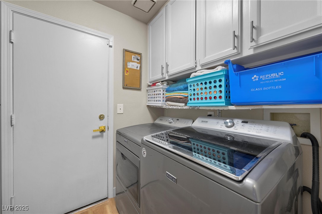 Las Vegas, Nevada 89117, United States, 4 Bedrooms Bedrooms, ,3 BathroomsBathrooms,Residential,Active,79187