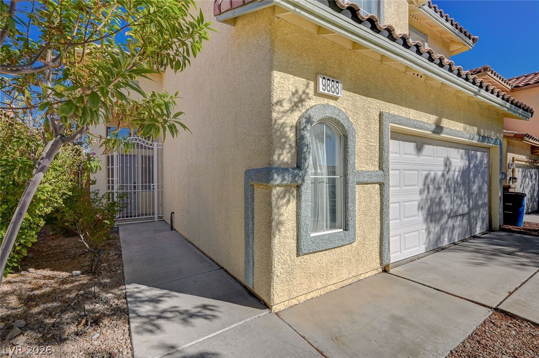 9888 Sparrow Ridge Avenue