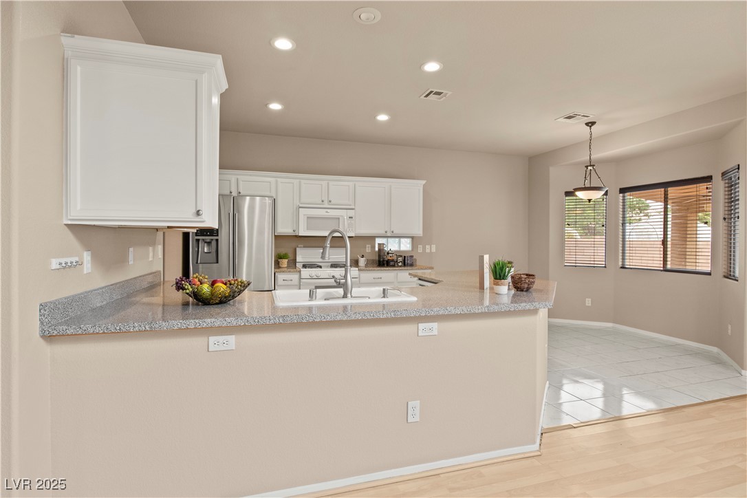 Las Vegas, Nevada 89129, United States, 4 Bedrooms Bedrooms, ,3 BathroomsBathrooms,Residential,Active,201191