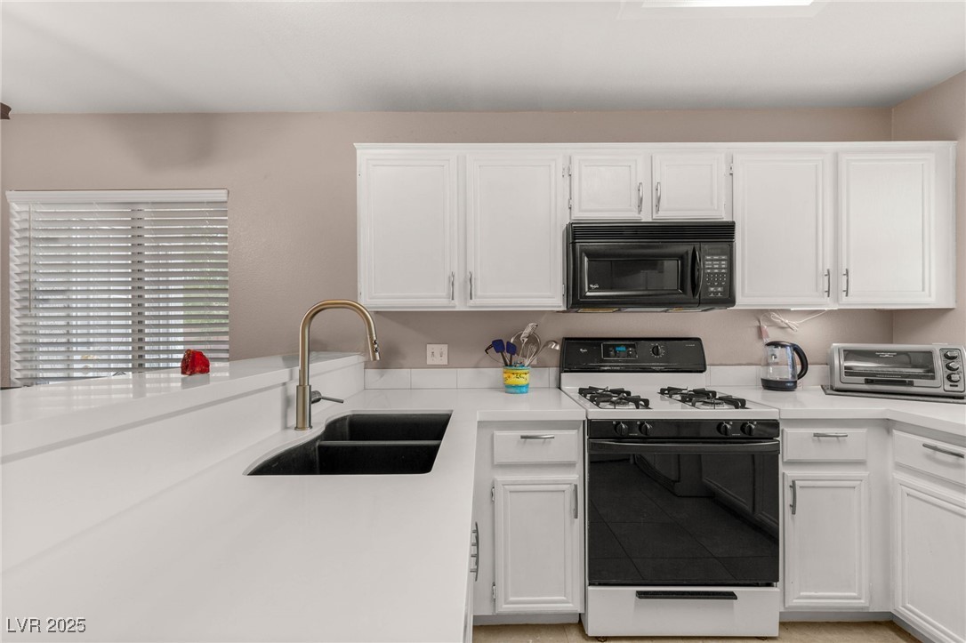 Las Vegas, Nevada 89128, United States, 2 Bedrooms Bedrooms, ,2 BathroomsBathrooms,Residential,Active,231558