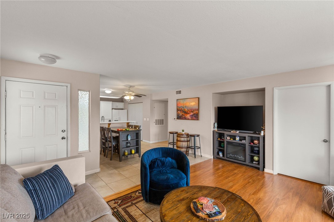 Las Vegas, Nevada 89128, United States, 2 Bedrooms Bedrooms, ,2 BathroomsBathrooms,Residential,Active,231558