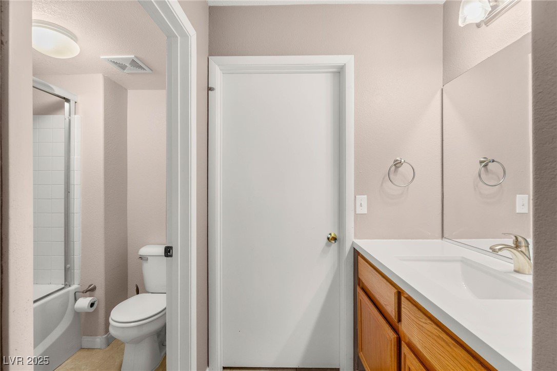 Las Vegas, Nevada 89128, United States, 2 Bedrooms Bedrooms, ,2 BathroomsBathrooms,Residential,Active,231558