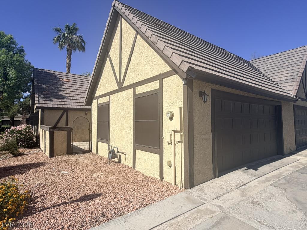 3940 Edgemoor Way