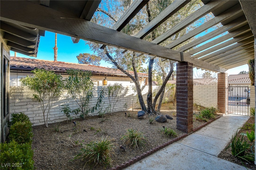 Properties 1 3012 Plaza De Rosa