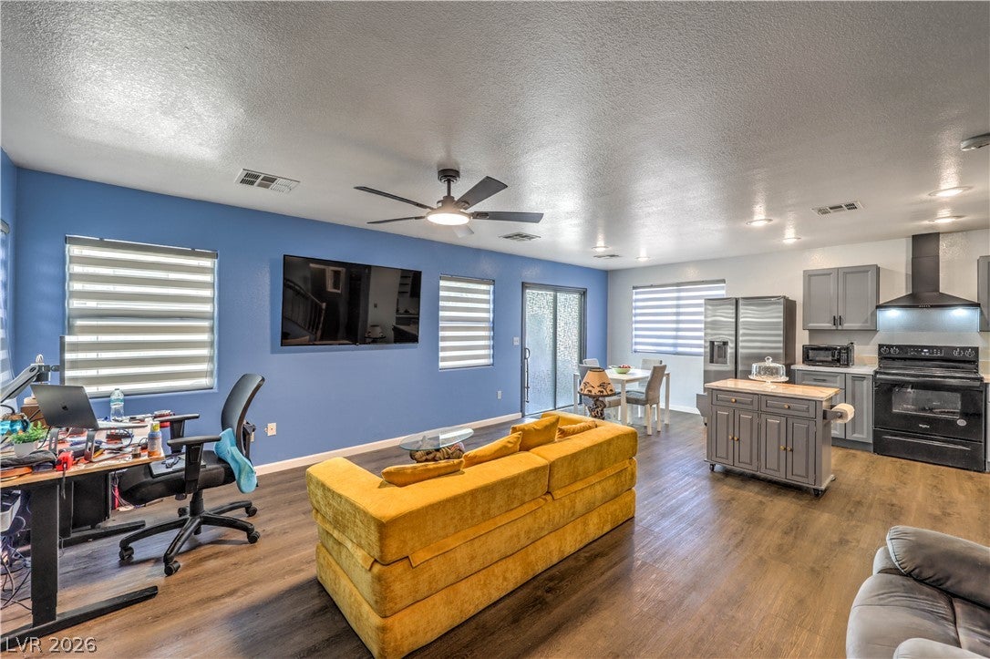 8288 Amphora Street