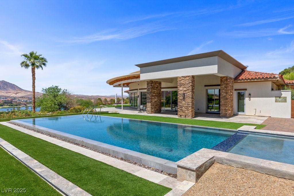 1 Costa Del Sol Court