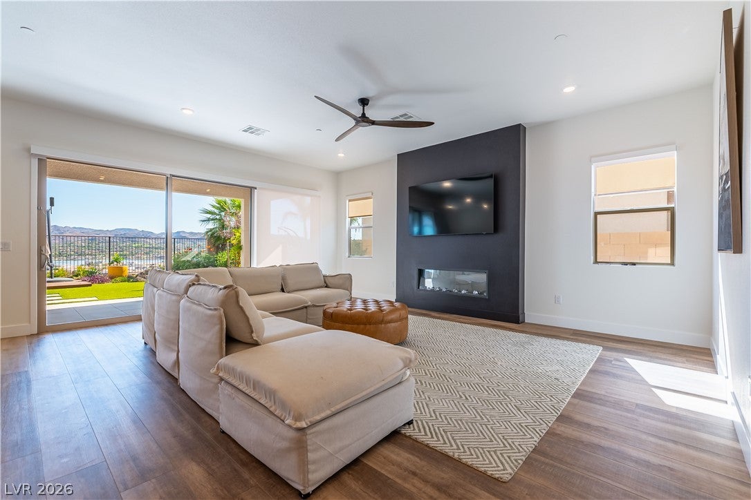 351 Portus Delphini Court