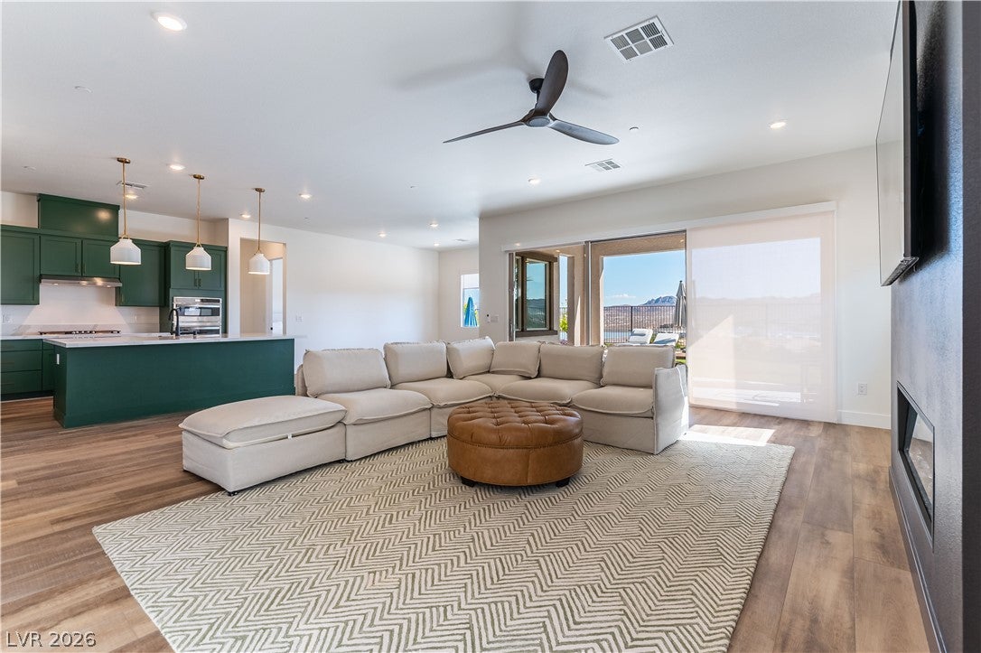 351 Portus Delphini Court