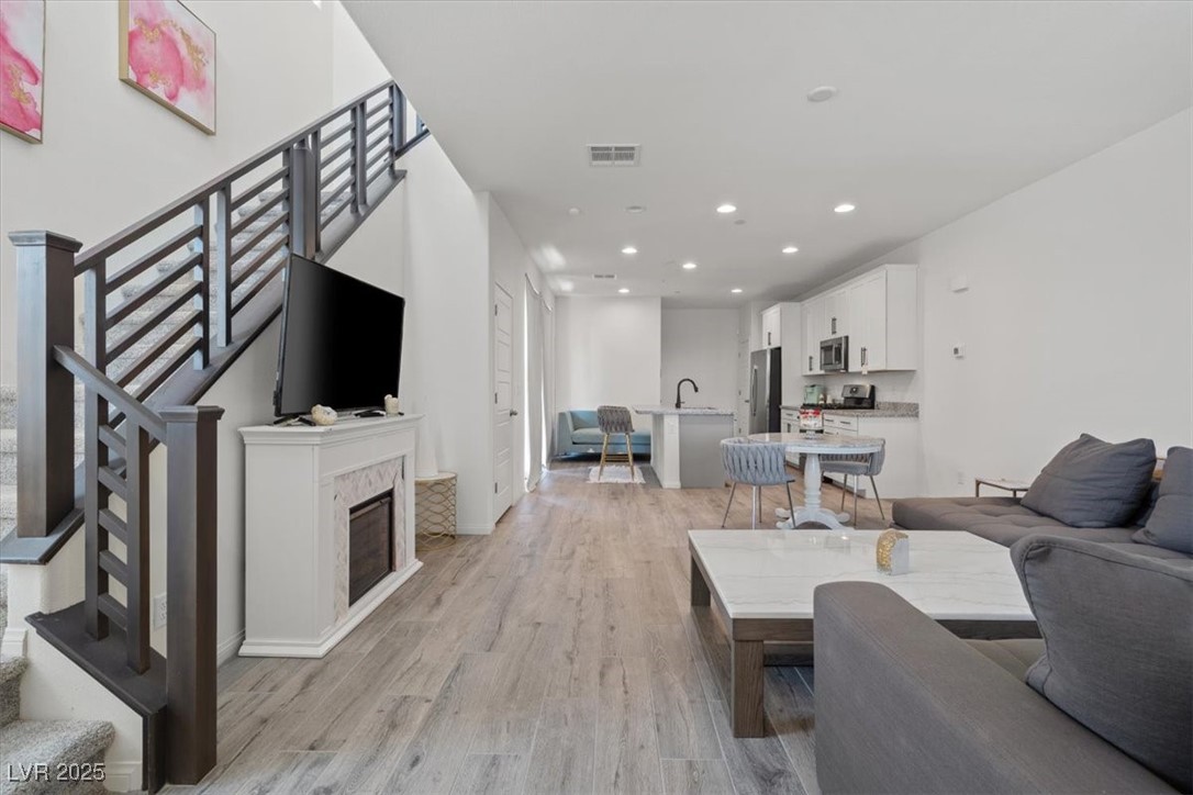 4526 Cloudrest Peak Street