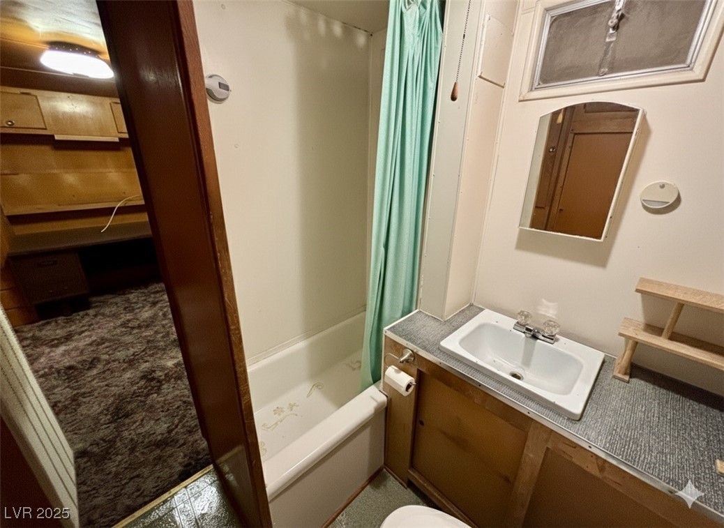 Las Vegas, Nevada 89156, United States, 2 Bedrooms Bedrooms, ,2 BathroomsBathrooms,Residential,Active,235515