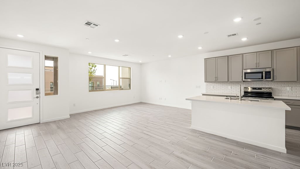 Properties 4 1452 Melodic Lark Lane
