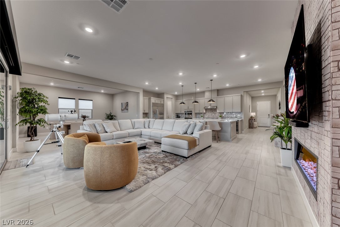 375 Portus Delphini Court