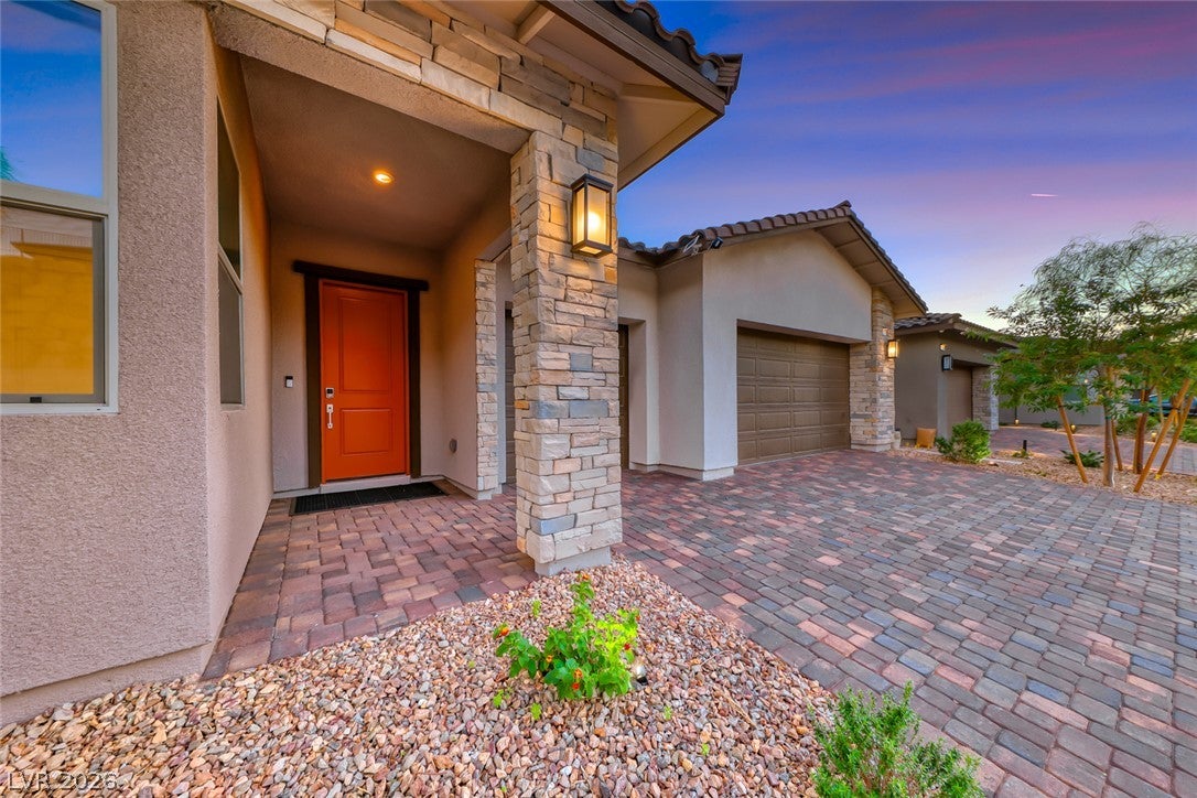 375 Portus Delphini Court