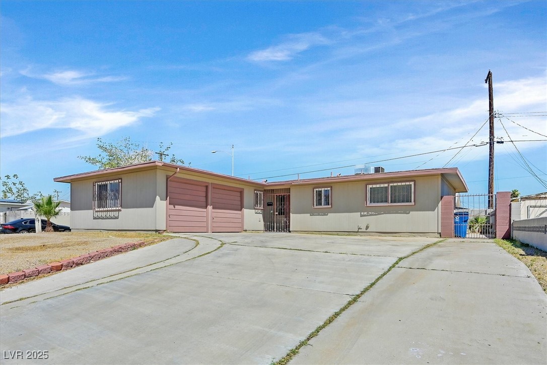 Las Vegas, Nevada 89107, United States, 4 Bedrooms Bedrooms, ,2 BathroomsBathrooms,Residential,Active,195931
