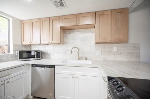 Townhouse For Sale - 208 N Bruce Street #C<br/> Las Vegas, NV 89101