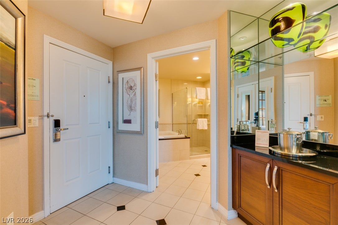 135 E HARMON Avenue 716