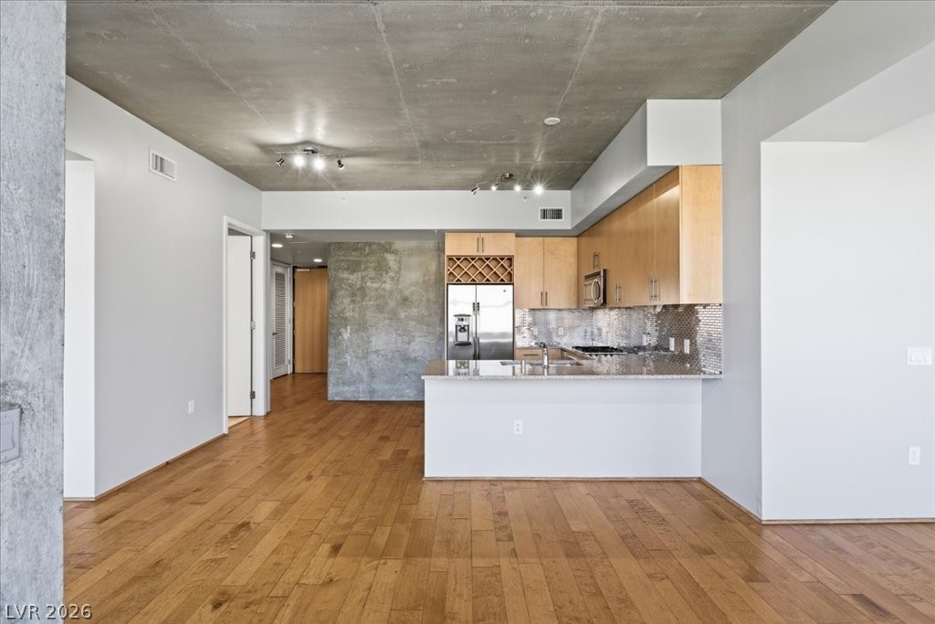 353 E Bonneville Avenue 295