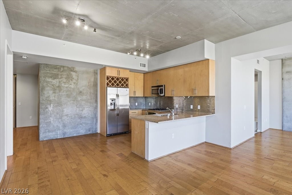 353 E Bonneville Avenue 295