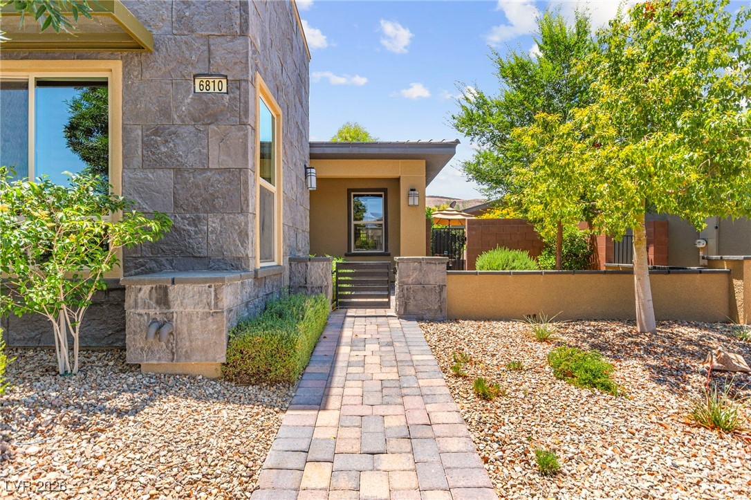 6810 Silver Crescent Street