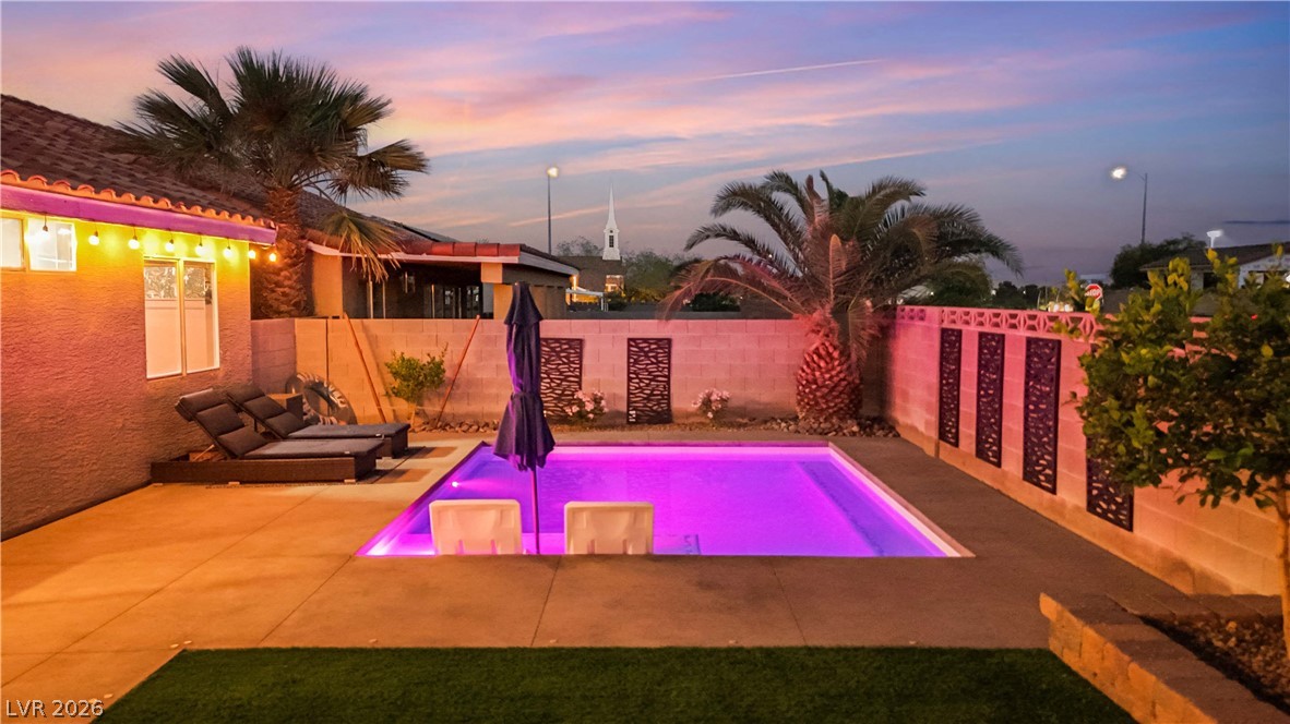 13 Beaver Ridge Avenue