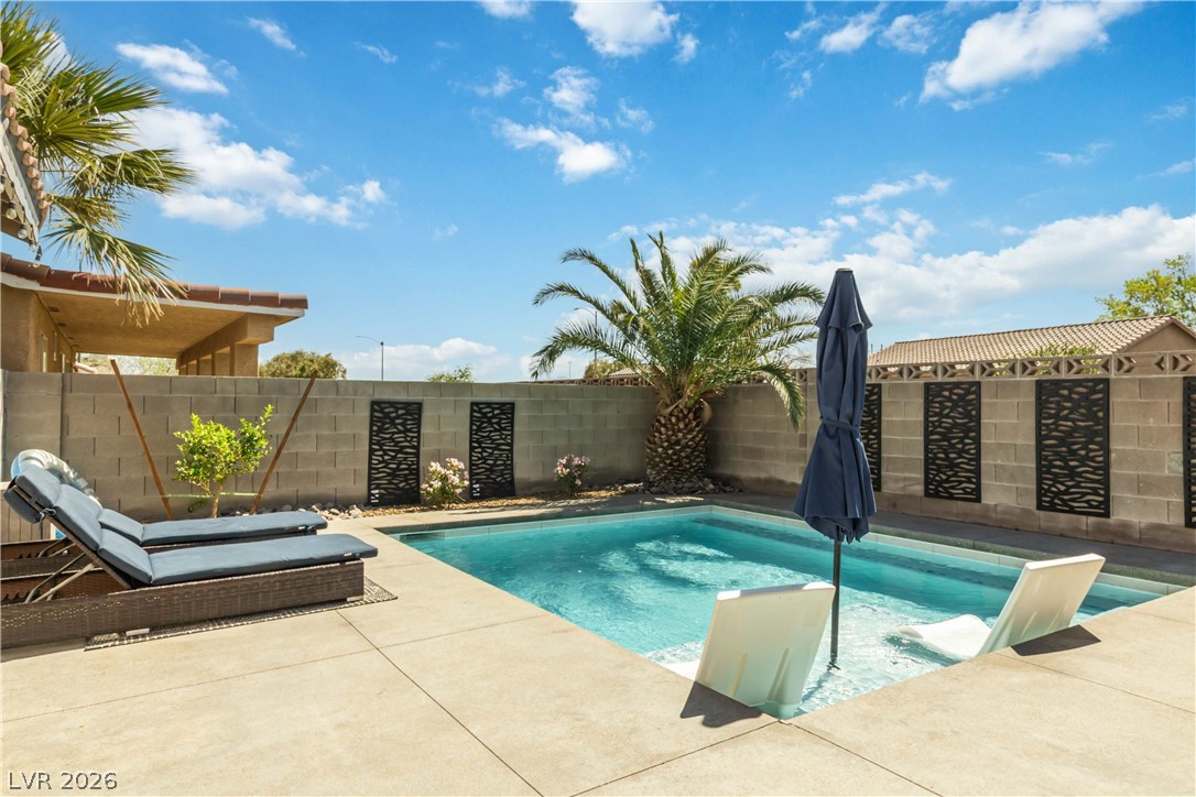 13 Beaver Ridge Avenue