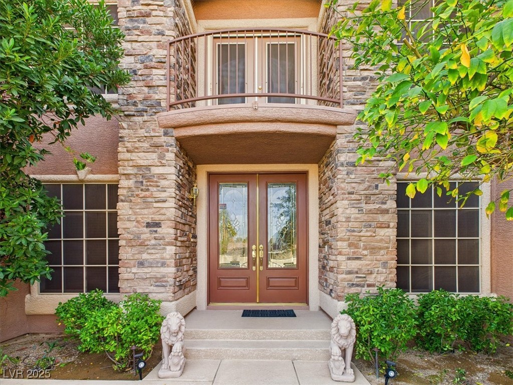 321 Whispering Tree Avenue