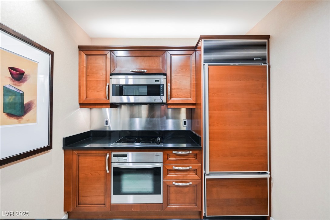 135 HARMON Avenue 920