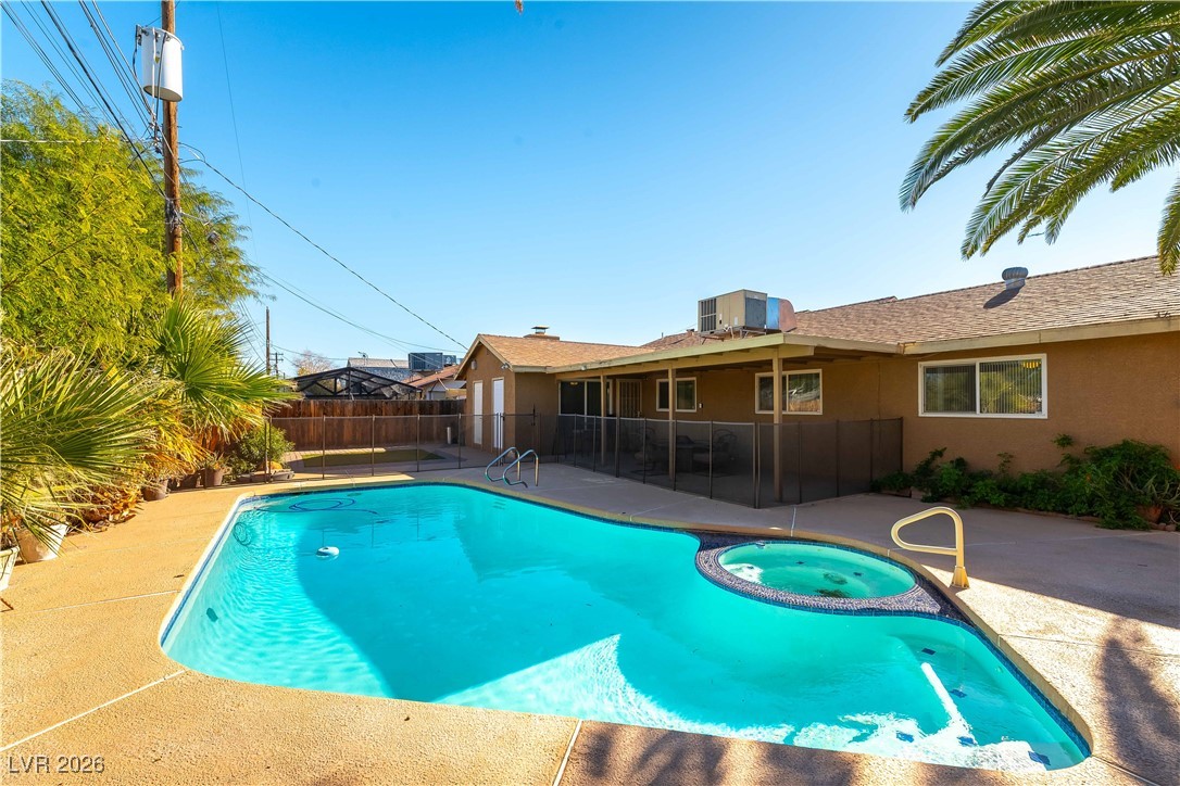 2009 E Oakey Boulevard